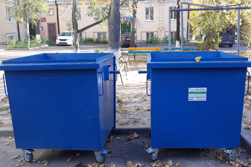 В Клинцах устанавливают новые контейнеры для мусора