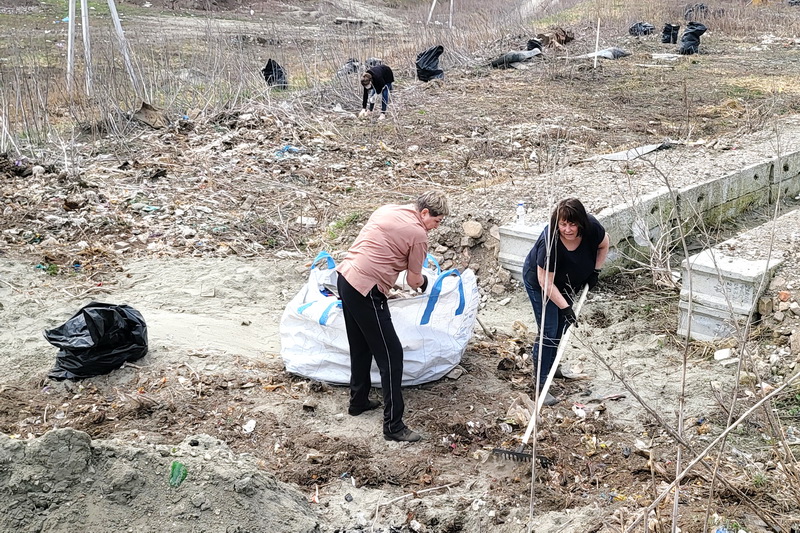 Коллектив АО «Чистая планета» принял участие в городском субботнике